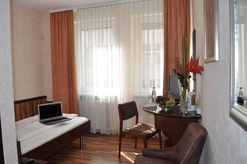 Hotel Astoria Frankfurt am Main Buitenkant foto